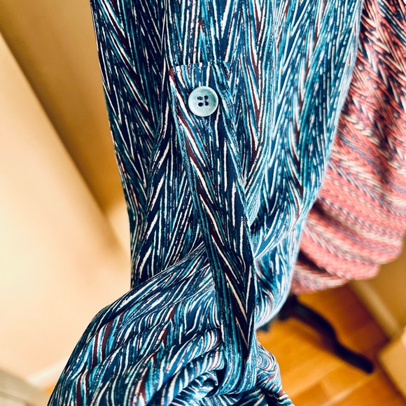 BEAUTIFUL BCBG DRAPE BLOUSE - Picture 6 of 7